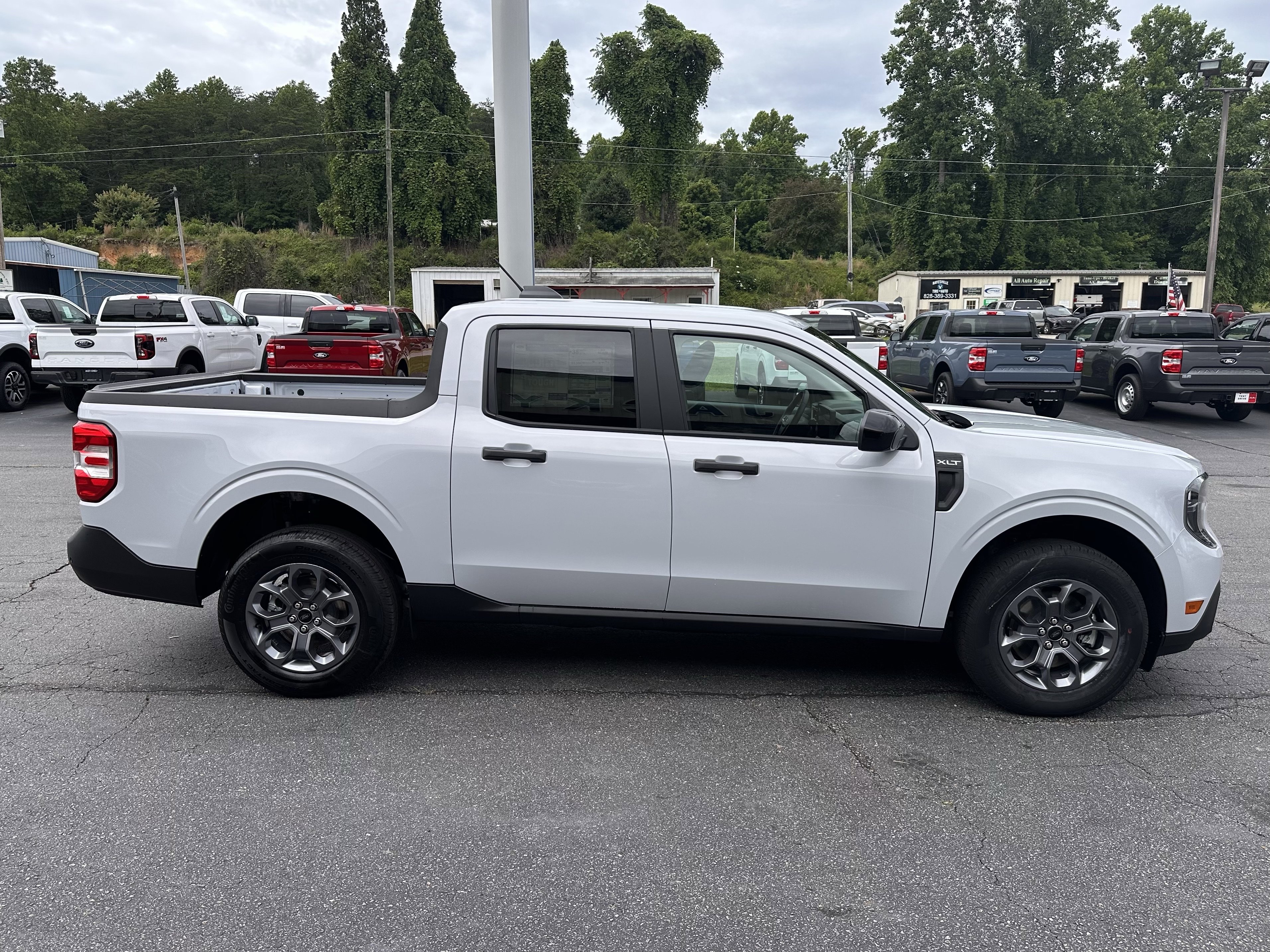 New 2026 Space White Metallic Ford XLT image 5