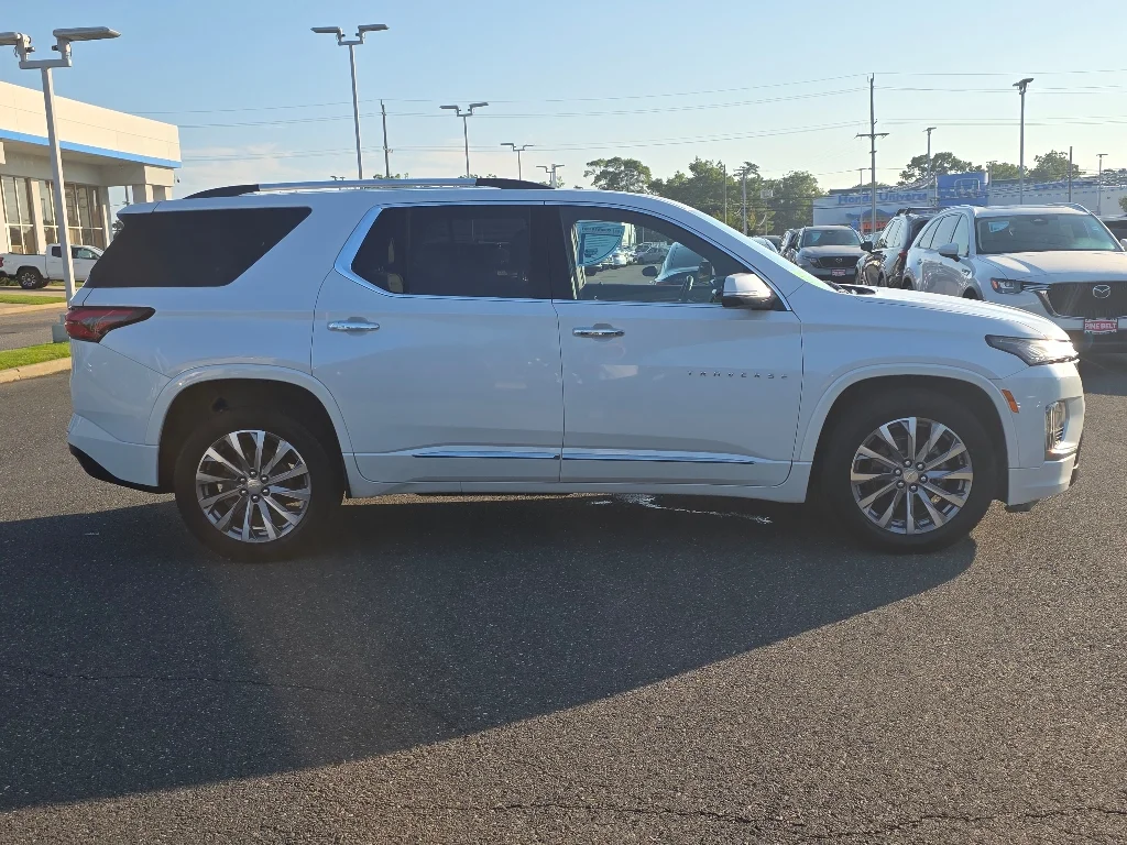 Used 2023 Iridescent Pearl Tricoat Chevrolet Premier image 18