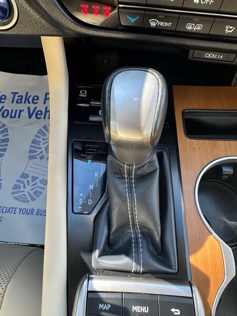 Used 2022 White Lexus 450h image 35