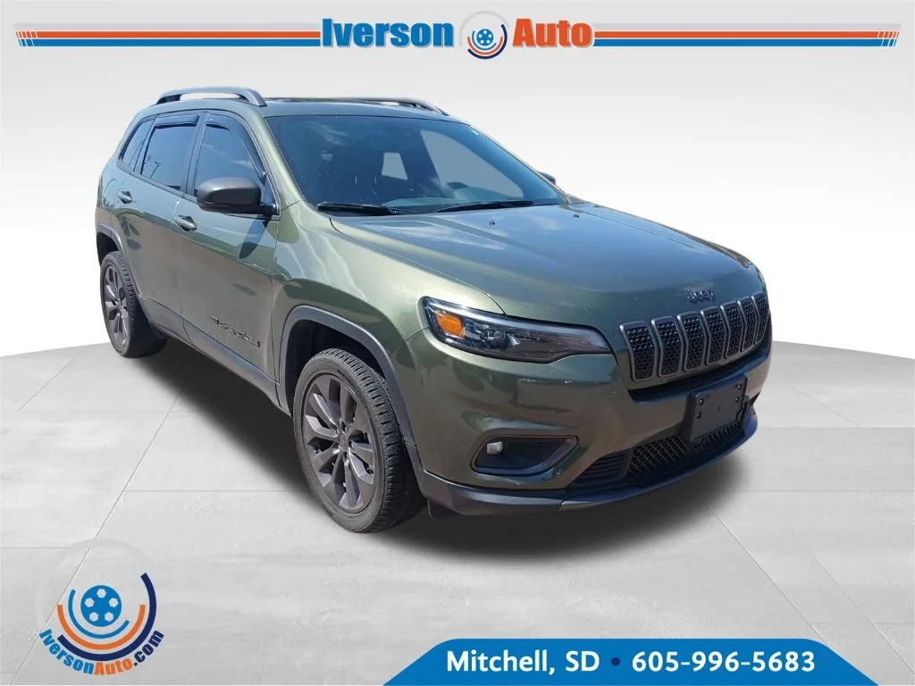 Used 2021 Green Jeep Latitude Lux image 4