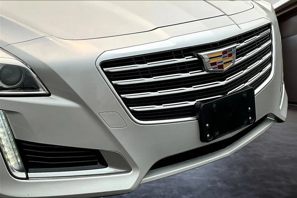 Used 2018 RADIANT SILVER METALLIC Cadillac Luxury AWD image 33
