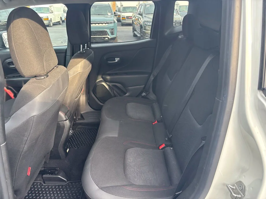 Used 2019 White Jeep Trailhawk image 25
