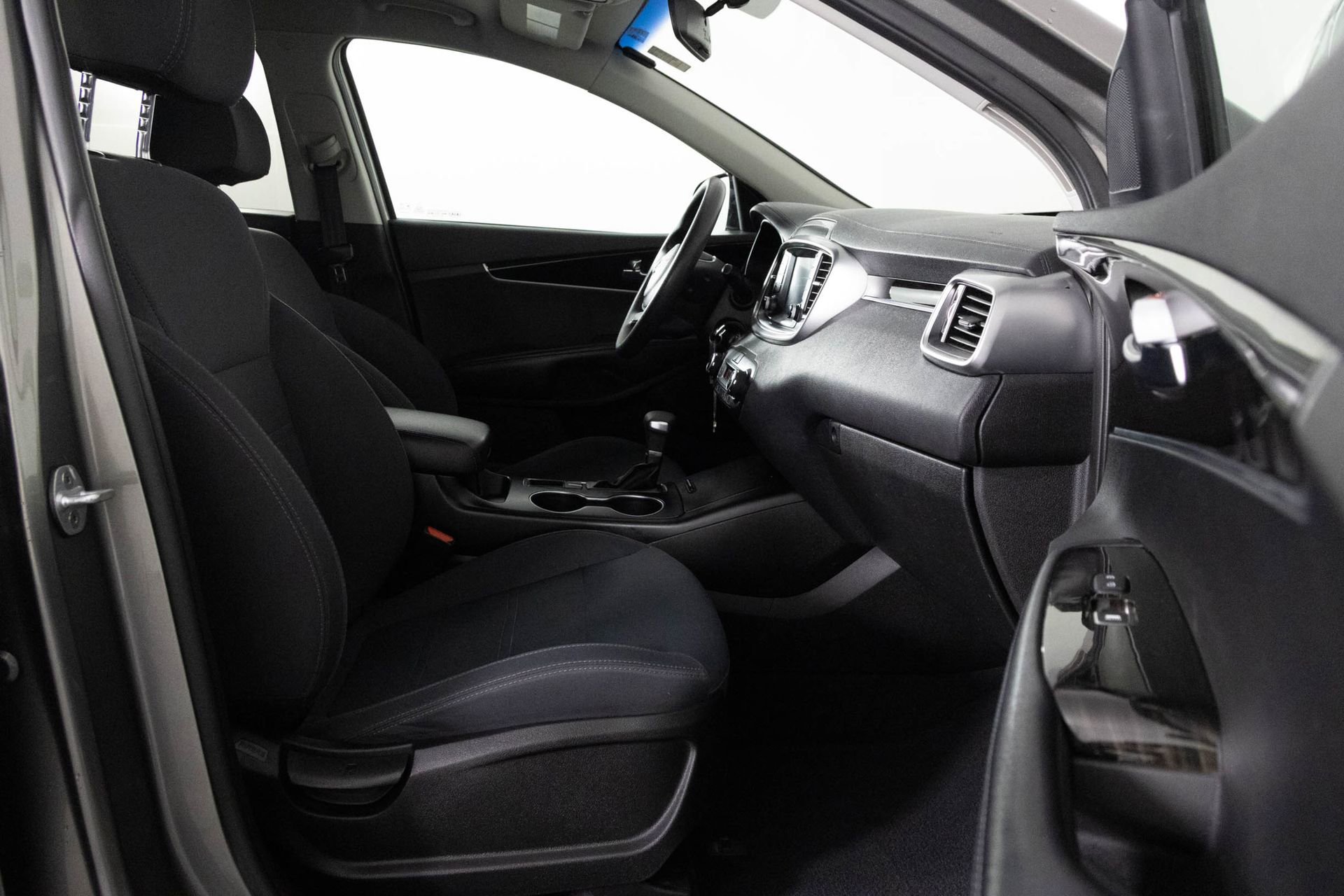 2019 KIA SORENTO - Image 37