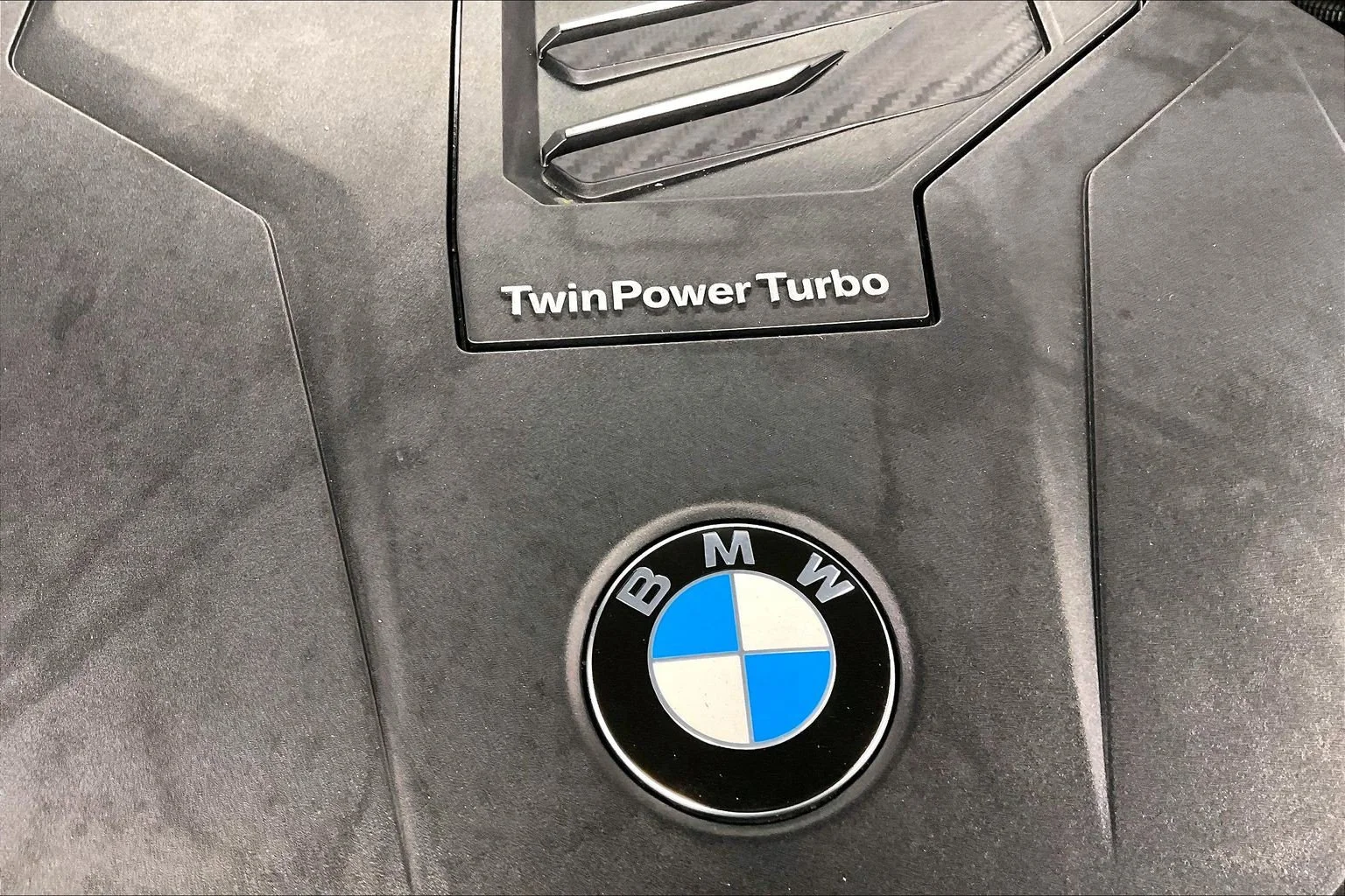 Used 2021 Arctic Gray Metallic BMW xDrive40i image 32