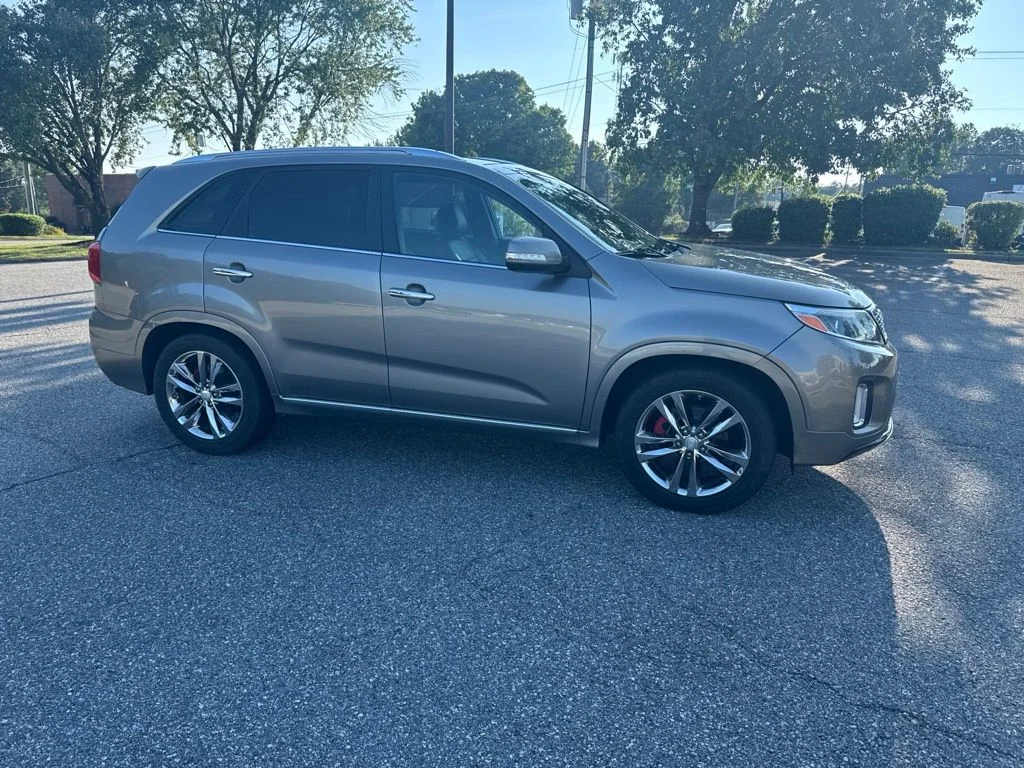 Used 2015 Silver Kia Limited V6 image 4