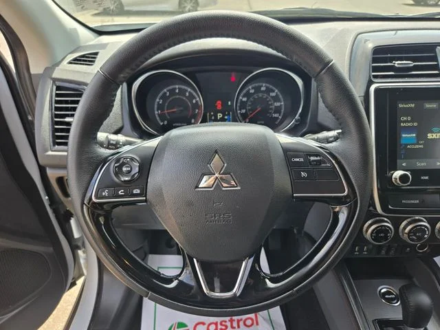 Used 2025 White Mitsubishi  image 30