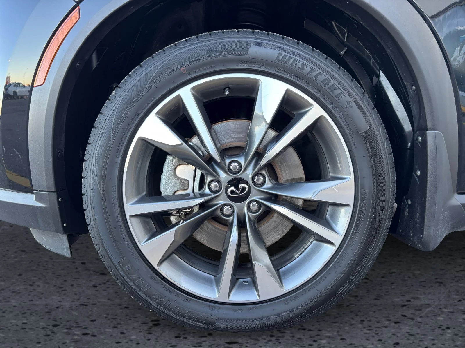 Used 2025 Black INFINITI LUXE image 9