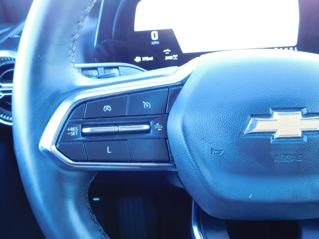 Used 2025 White Chevrolet LT image 29