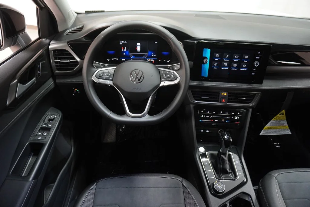 New 2027 Pure White w/Deep Black Roof Volkswagen 1.5T SE Black image 12
