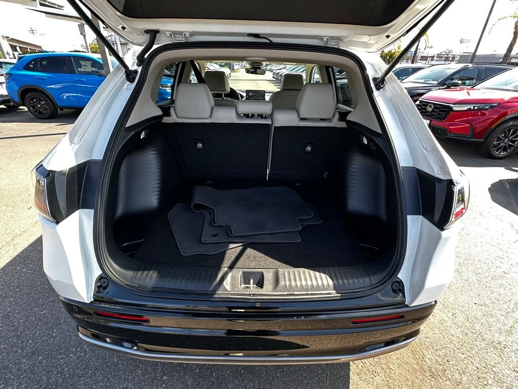 Used 2025 White Honda EX-L image 8