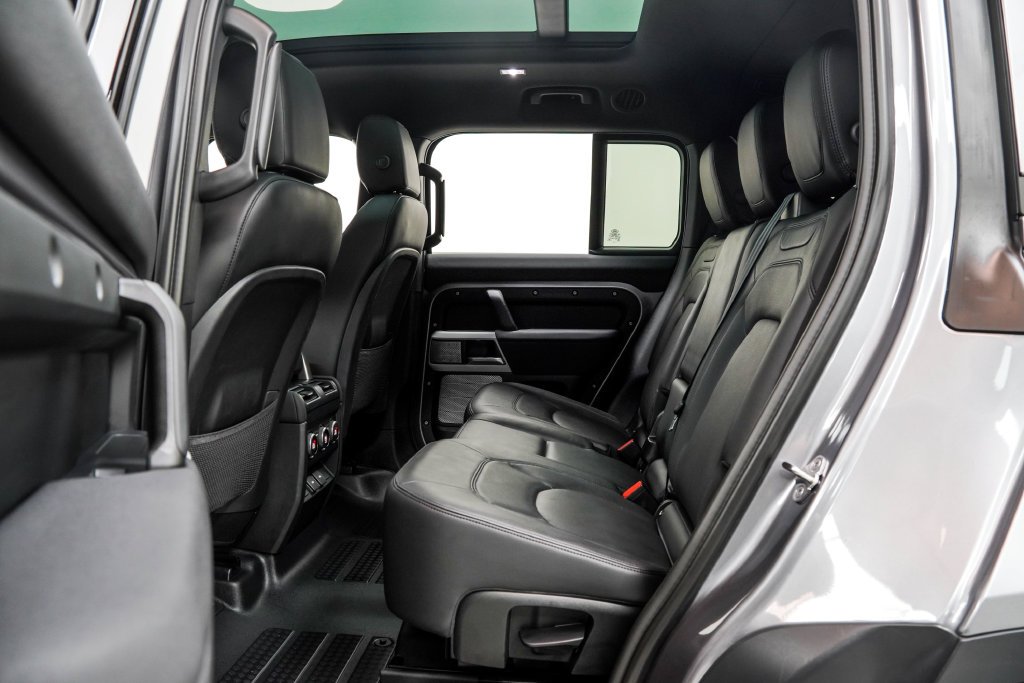 Used 2023 Gray Land Rover SE image 19