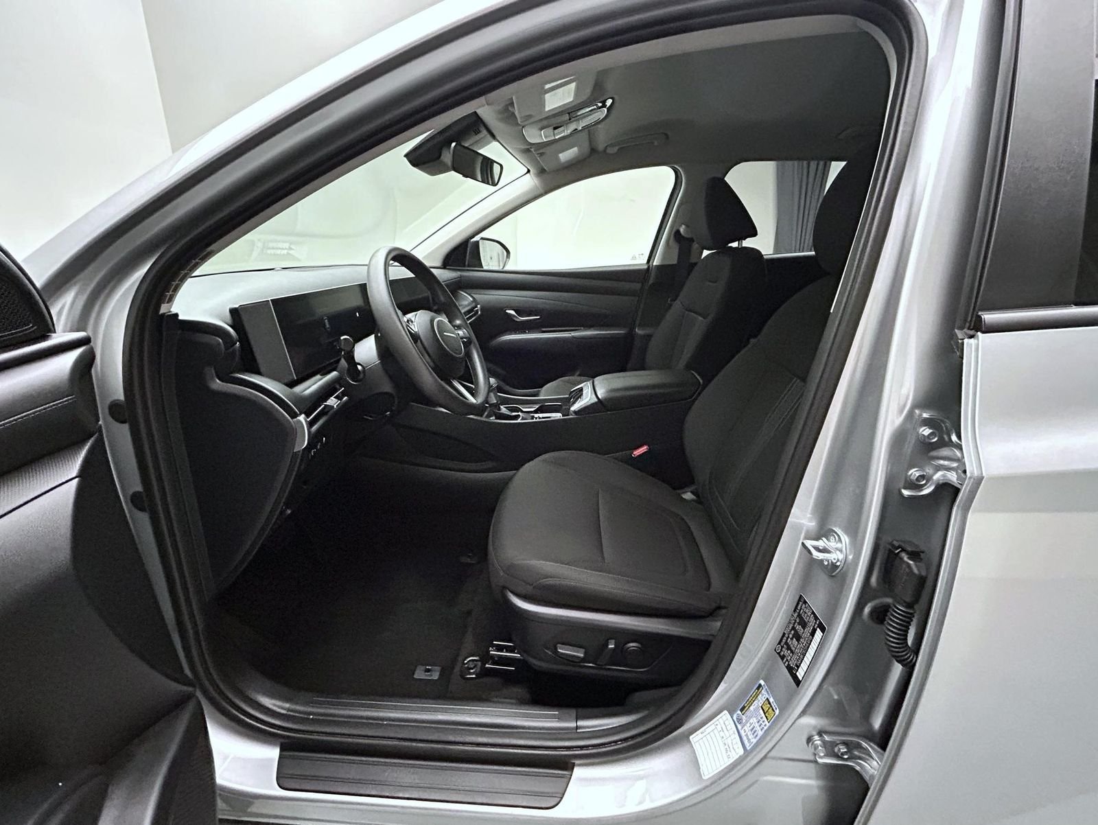 Used 2025 Silver Hyundai SEL image 10