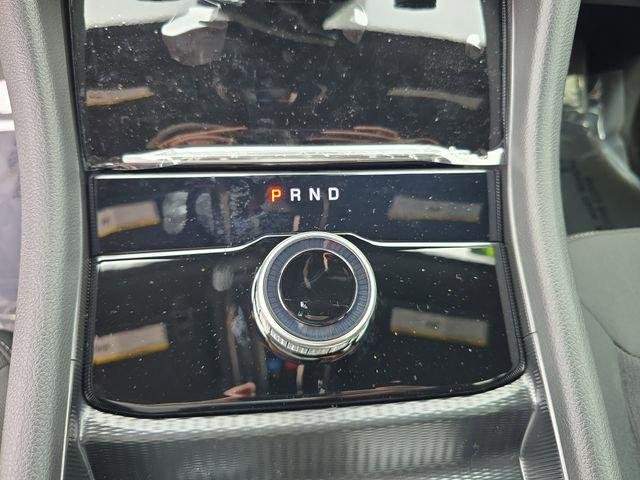 New 2026 Bright White Clear-Coat Exterior Paint Jeep Laredo image 20