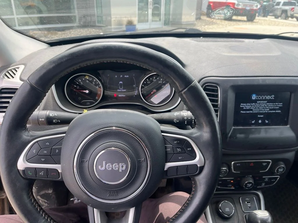 Used 2019 Black Jeep Latitude image 6