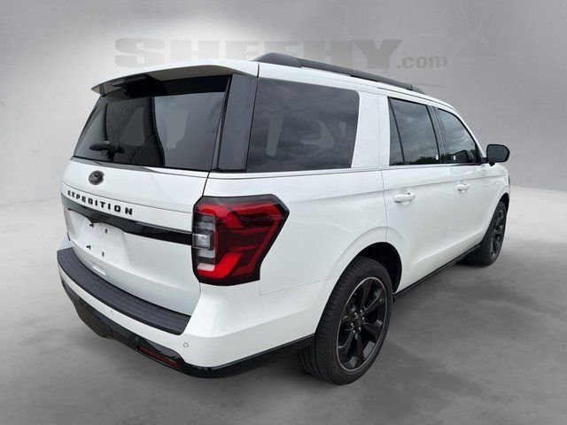 Used 2023 White Ford Limited image 12