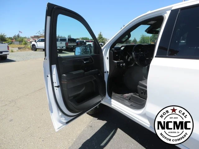Used 2025 White GMC AT4 image 16