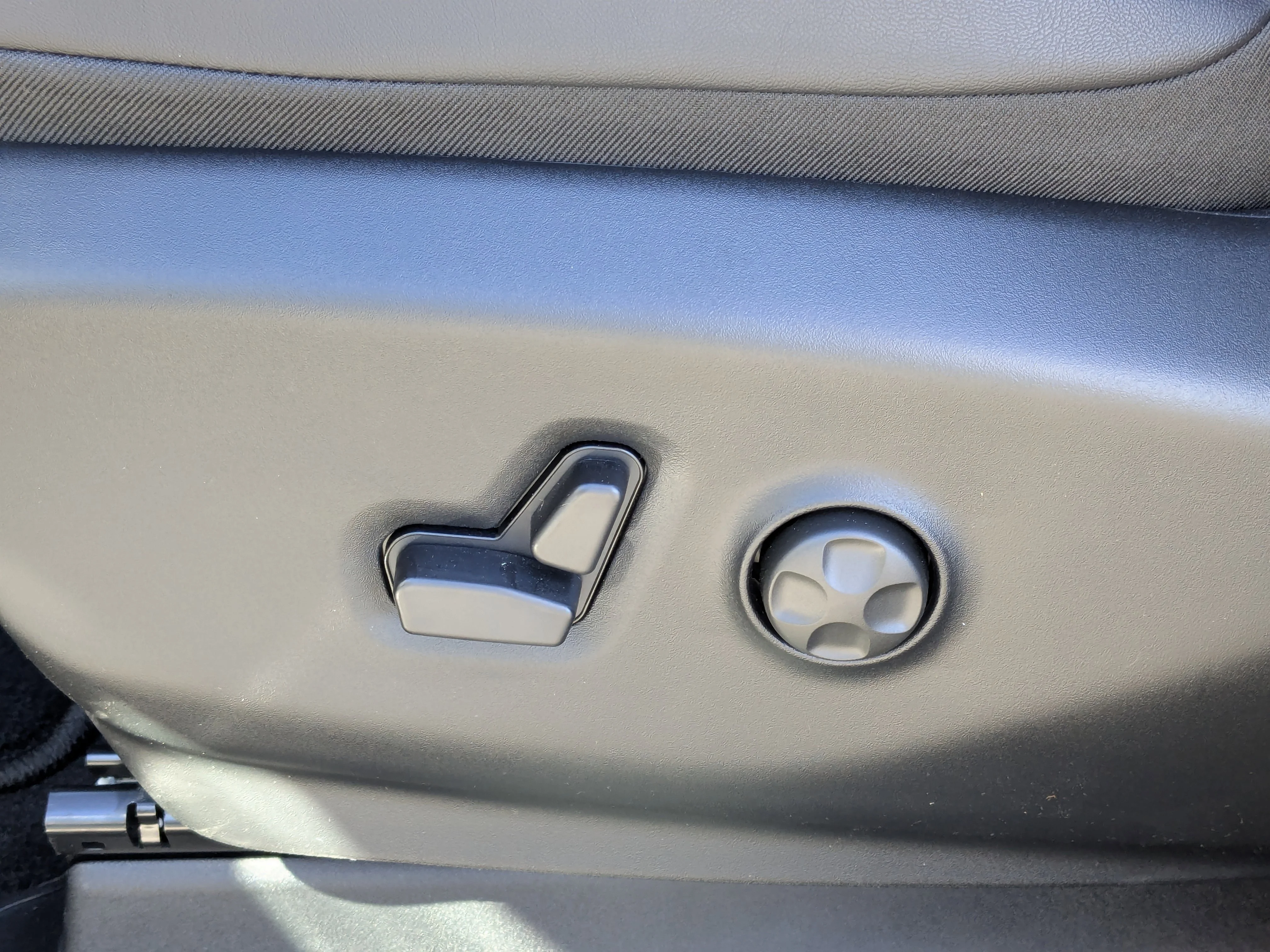 New 2026 Black Chrysler Select AWD - Rear DVD - 360 Degree Camera - Power Sliding Doors & So Much More! image 15