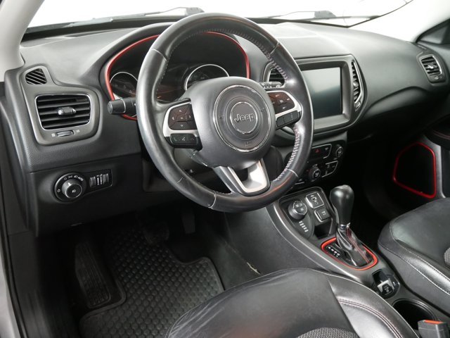 Used 2019 Billet Silver Metallic Clearcoat Jeep Trailhawk image 10