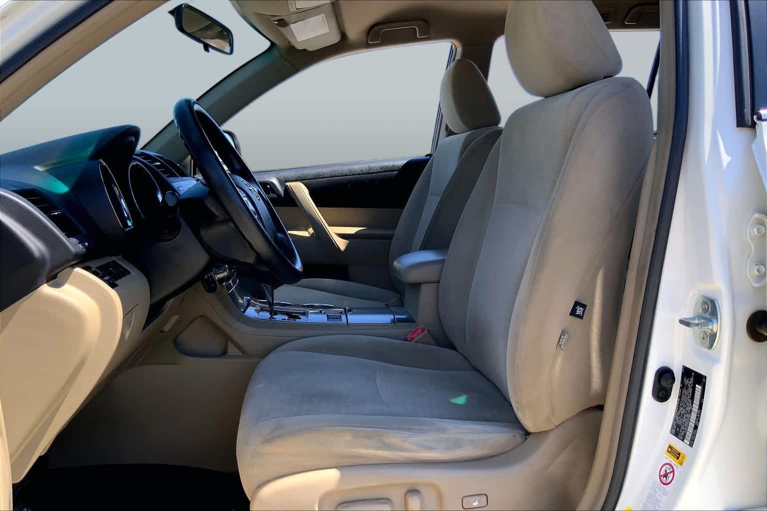 Used 2012 Blizzard Pearl Toyota  image 7
