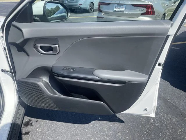 2025 Kia K4 LXS - Photo 39
