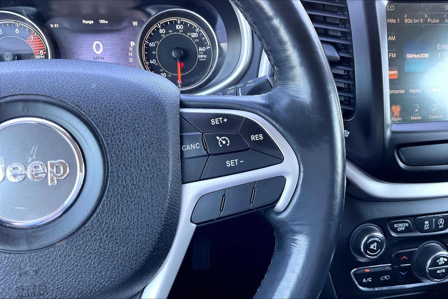 Used 2016 Bright White Clearcoat Jeep Trailhawk image 24