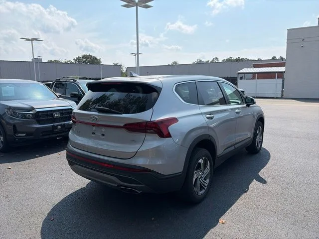 Used 2023 Shimmering Silver Pearl Hyundai SE image 5