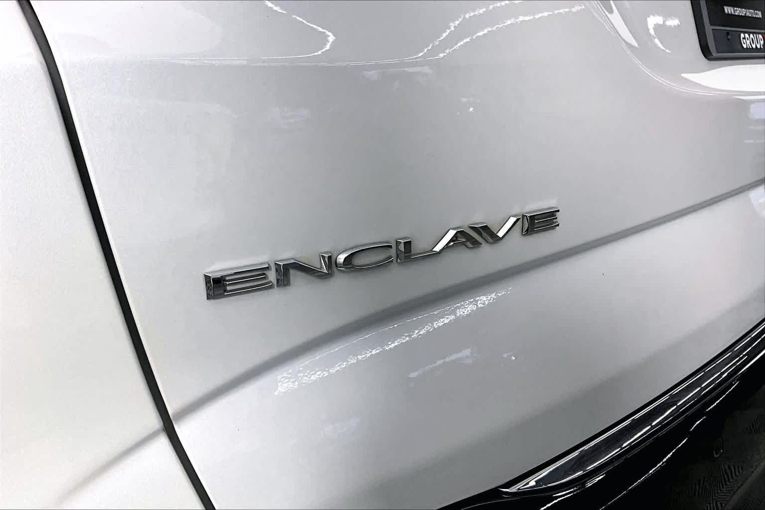 Used 2024 White Frost Tricoat Buick Essence image 30