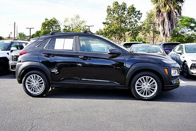 Used 2021 Black Hyundai SEL Plus image 6