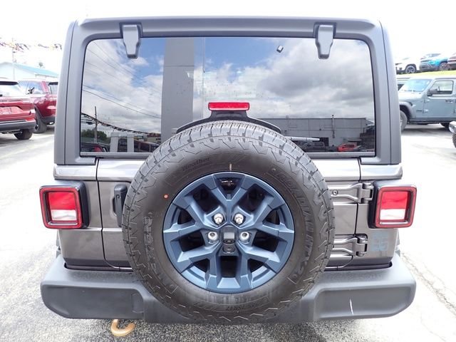 New 2026 Granite Crystal Metallic Clear-Coat Exterior Paint Jeep  image 4