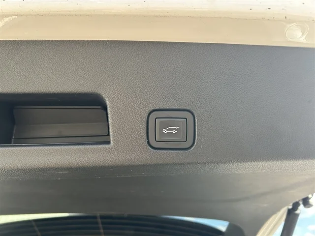 Used 2025 WHITE GMC FWD Elevation image 8