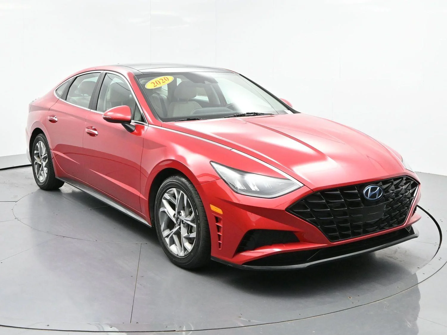 Used 2020  Hyundai SEL image 2