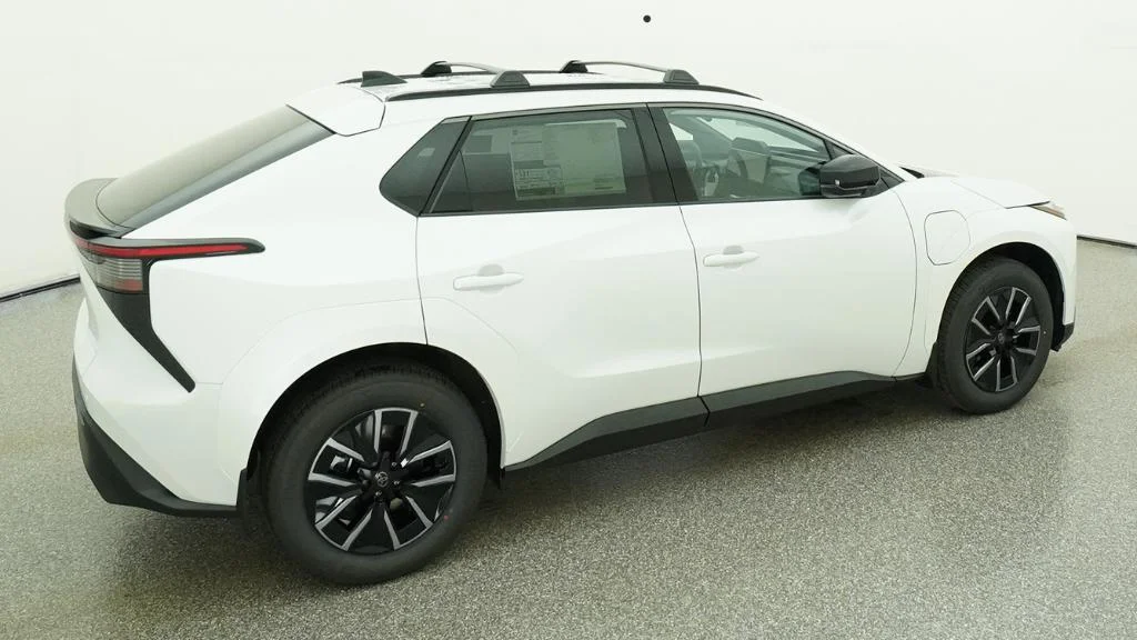 New 2026 Wind Chill Pearl Toyota XLE image 11