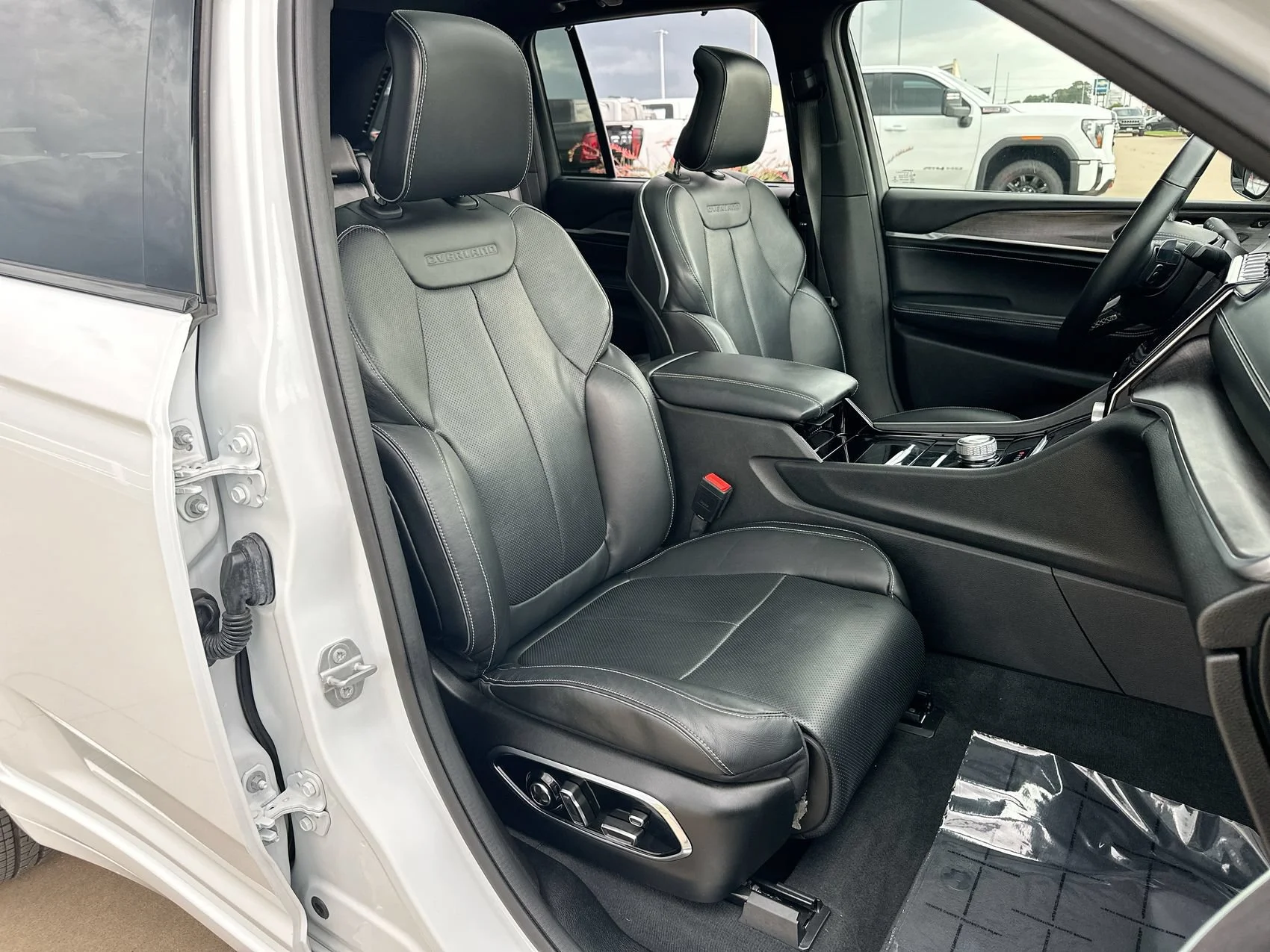 Used 2022 Bright White Clearcoat Jeep Overland image 25