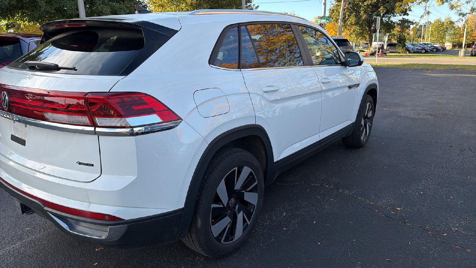 Used 2024 Pure White Volkswagen 2.0T SE w/Technology image 17