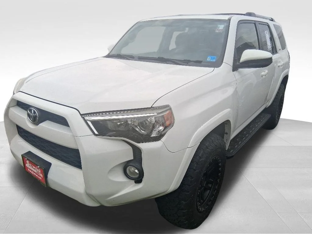 Used 2019 White Toyota SR5 image 11