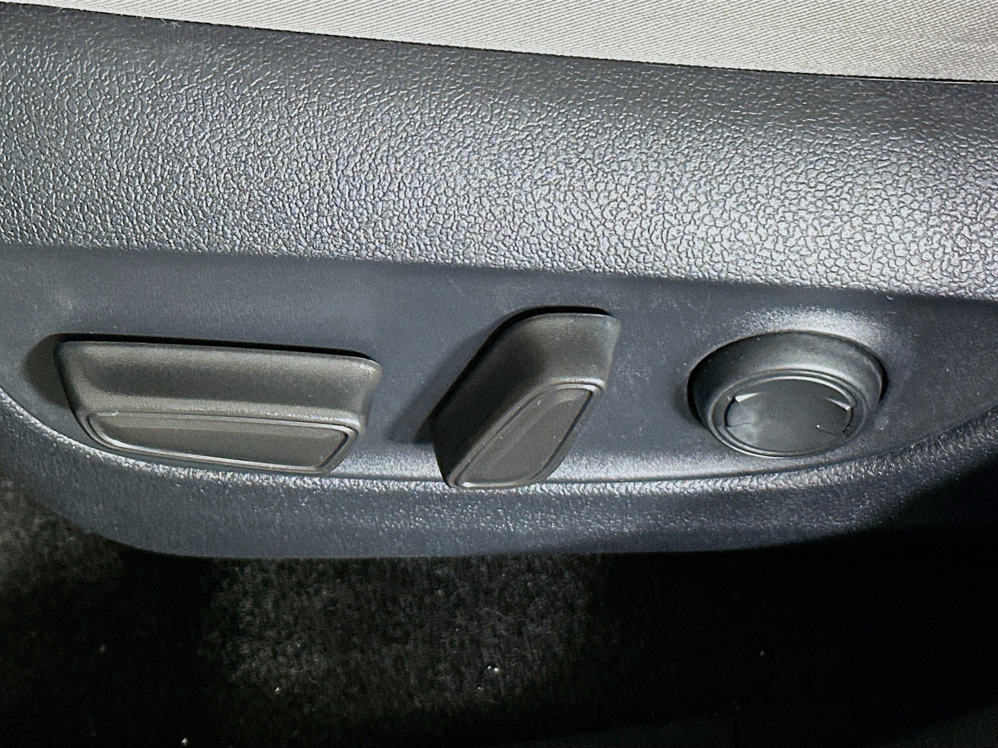 Used 2025 Midnight Black Metallic Toyota XLE image 13