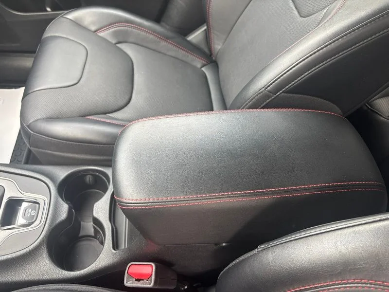 Used 2022 Silver Jeep Trailhawk image 39