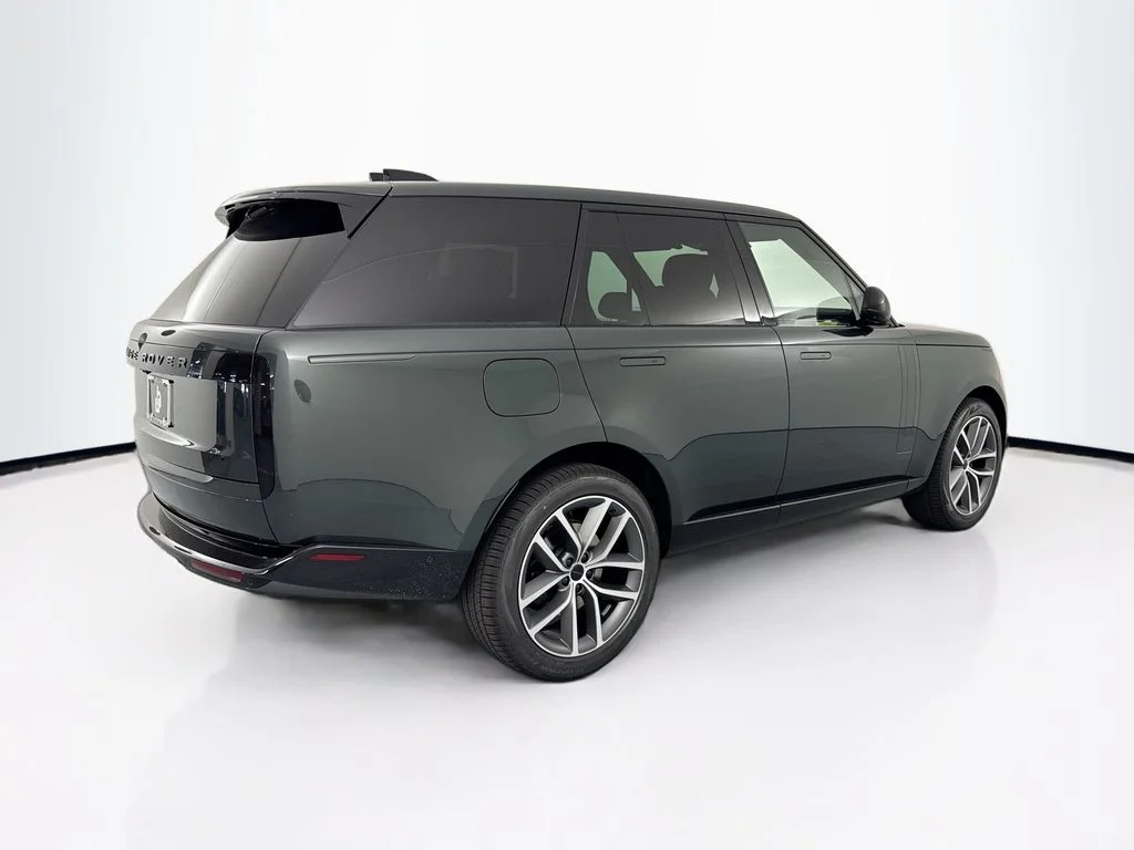 New 2026 Belgravia Green Land Rover SE image 5