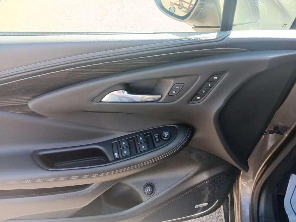 Used 2019 Bronze Alloy Metallic Buick Premium I image 27