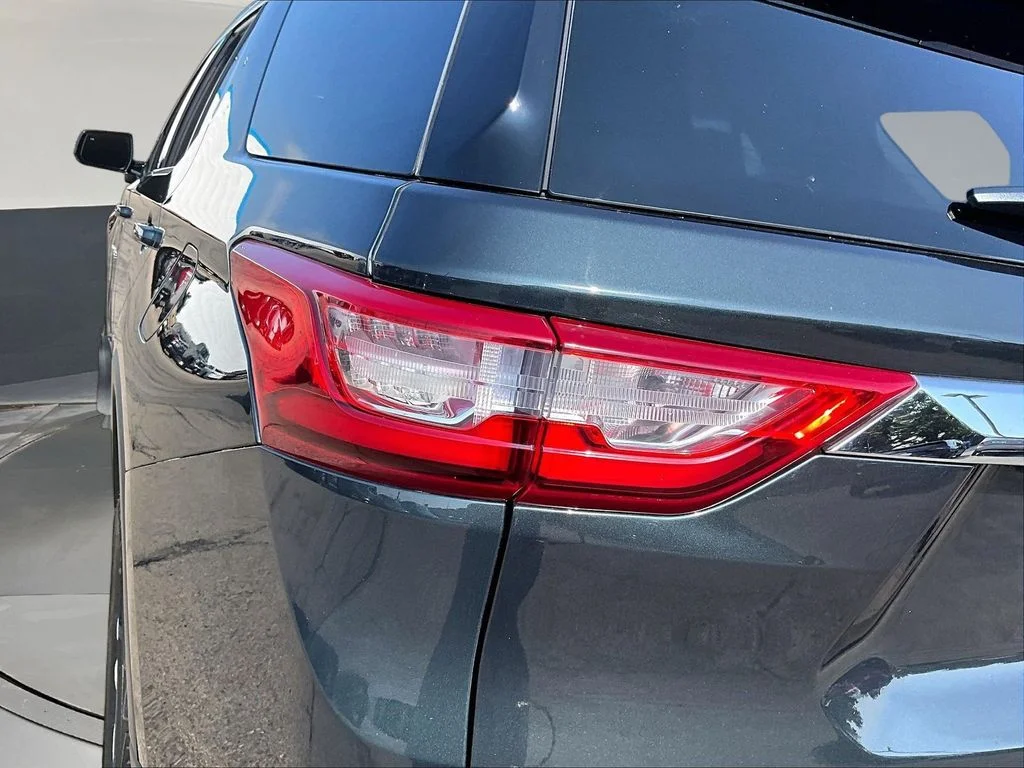 Used 2018 Gray Chevrolet LT image 27