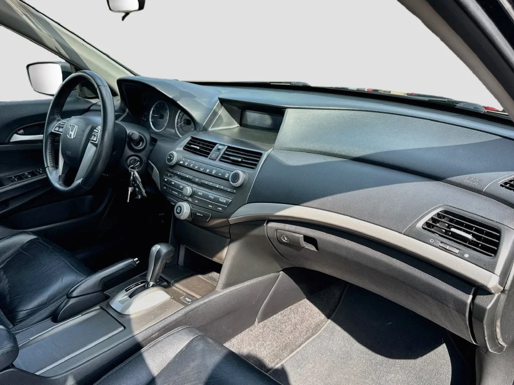 Used 2011 Crystal Black Pearl Honda SE image 42