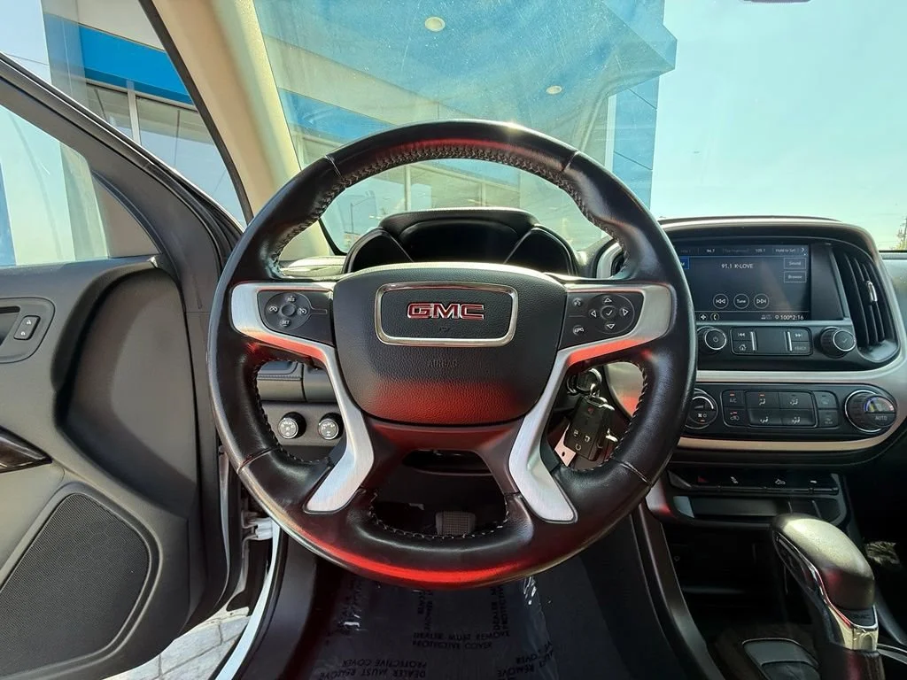 Used 2022 SUMMIT WHITE GMC 4WD Elevation image 16