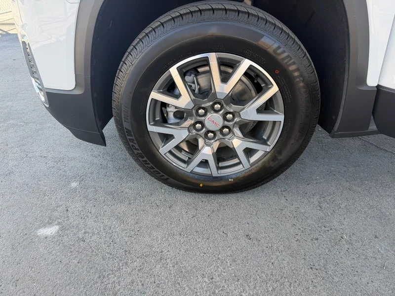 Used 2022 Summit White GMC SLE image 38