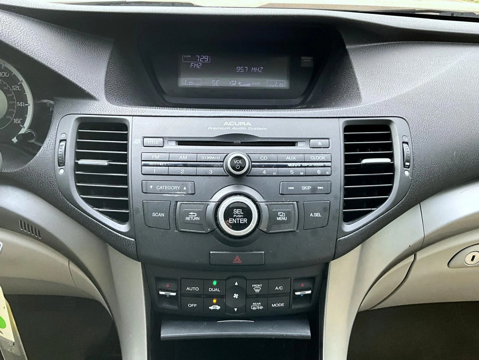 Used 2010  Acura 2.4 image 14
