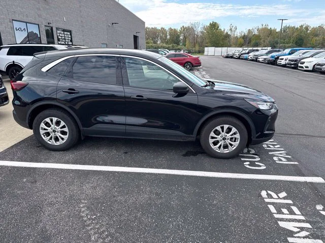 Used 2023 Black Ford Active image 6