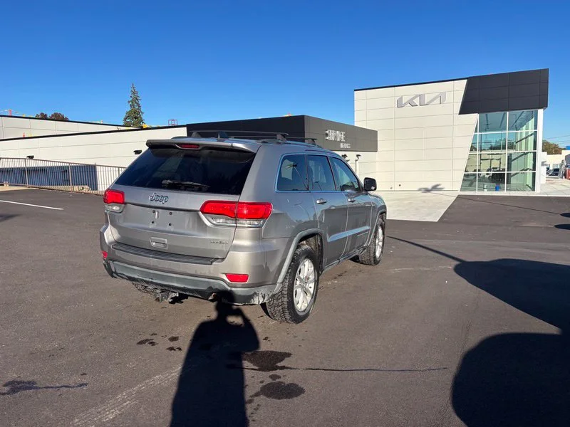 Used 2015 Silver Jeep Laredo image 8