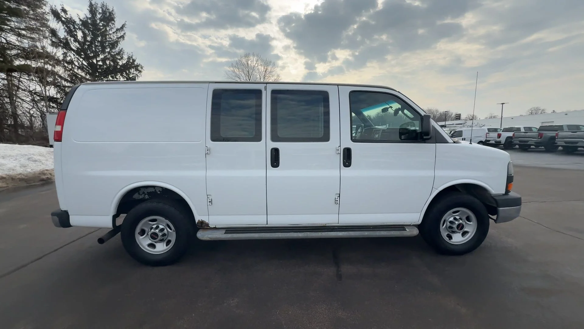 Used 2016 SUMMIT WHITE GMC Work Van image 9