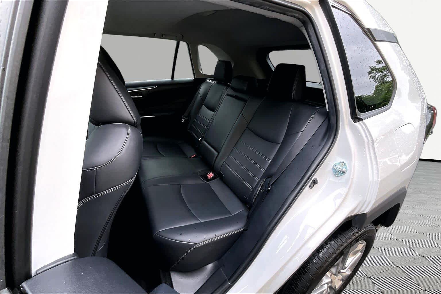 Used 2025 Wind Chill Pearl Toyota XLE Premium image 20