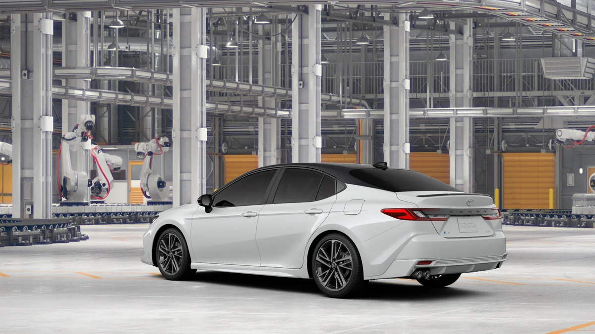 New 2026 Wind Chill Pearl with Midnight Black Metallic roof Toyota XSE image 6