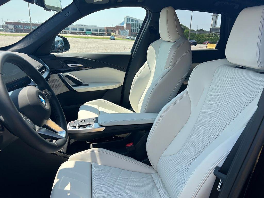 New 2026 Black Sapphire Metallic BMW xDrive28i image 3